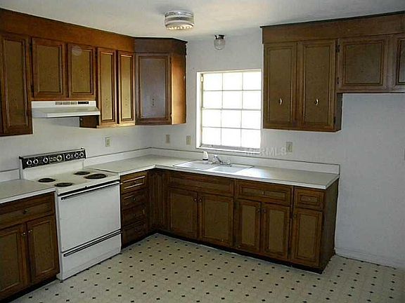 3rd image of 2206 Oakview Ln