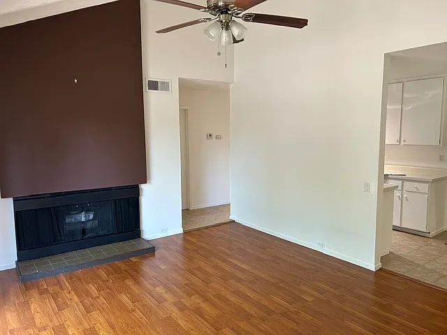 702 Woodside Ln #10 — Photo 5
