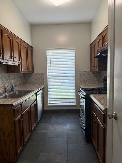 1st image of 675 Gloria Dr #675