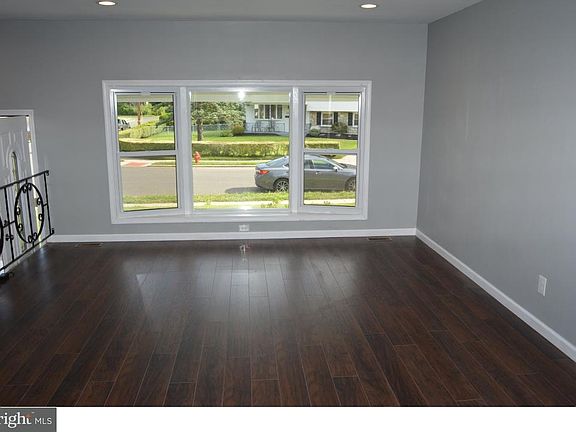 3rd image of 8 Lansberry Dr