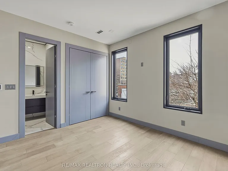 1002 Spadina Rd — Photo 23