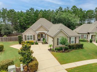 456 Meadow Lake Dr, Freeport, FL 32439