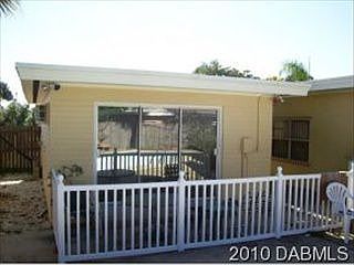 2nd image of 1100 Jacaranda Ave