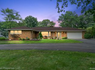 36060 Oakwood Ln, Westland, MI 48186
