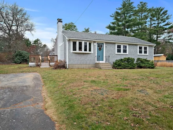 16 Cornish St, Carver, MA 02330