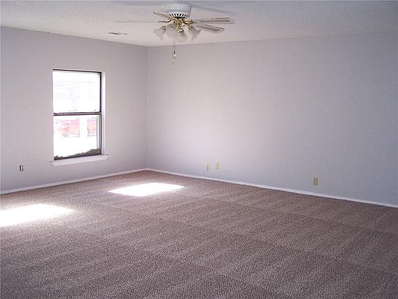 5th image of 743 Dewberry Dr