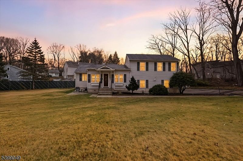 1st image of 4 Fern Ave