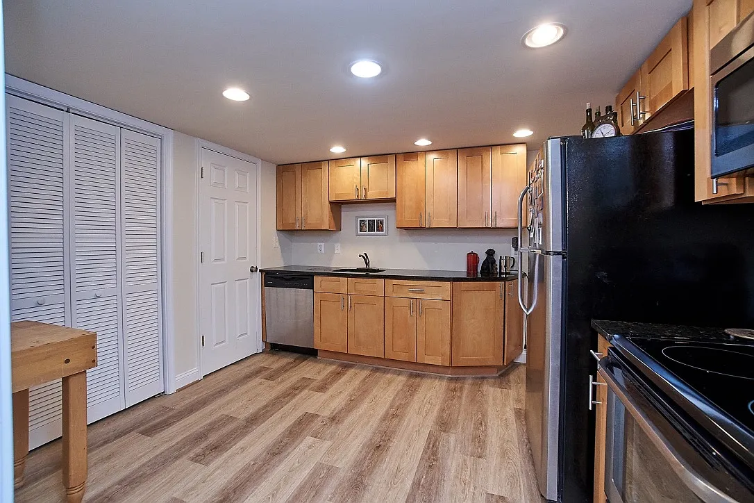 1 bed, 777 sqft, $1,890 — Photo 3
