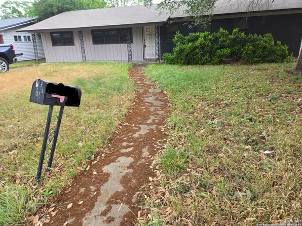 105 N Moss, Seguin, TX 78155