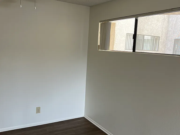 1371 Loma Ave #201 — Photo 2