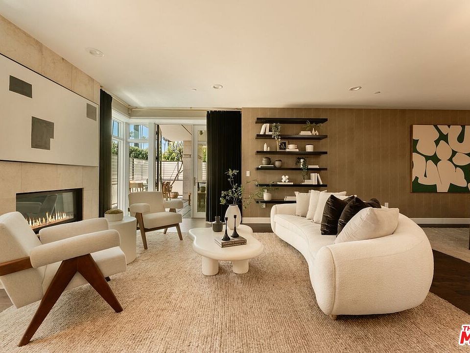 1st image of 447 N Doheny Dr APT 101