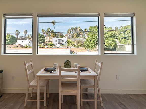 4th image of 905 Parkman Ave #905