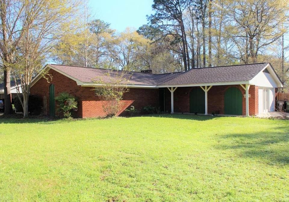 2nd image of 722 Monterrey Ln