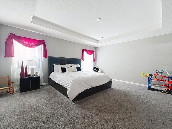 5th image of 412 Lily Ln