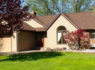 4601 N Weeping Willow Ln, Sanford, MI 48657