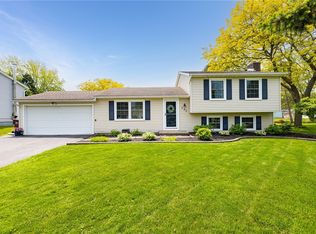 343 Squire Dale Ln, Rochester, NY 14612