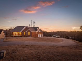 220 Battle Bluff Dr, Rossville, GA 30741