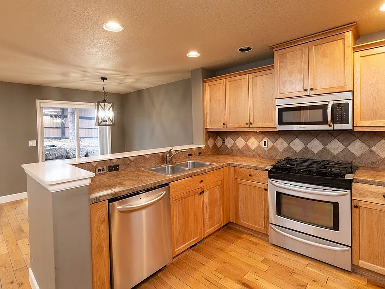 20285 Schaeffer Dr — Photo 11