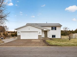 5560 Mallard Ln, Monticello, MN 55362