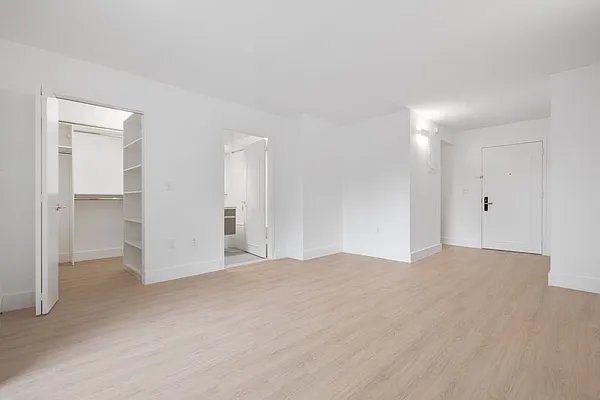 Rented by Greystar | media 13