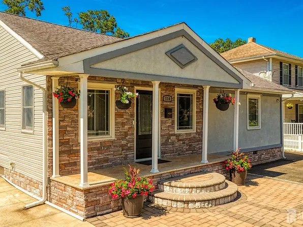 114 Manalapan Rd, Spotswood, NJ 08884
