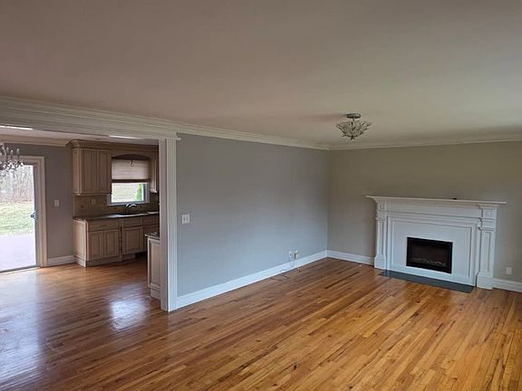5th image of 20 Woodmere Dr