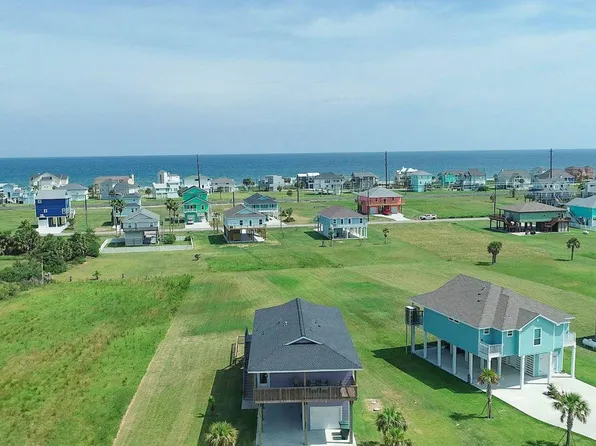 18607 Warrior Dr, Galveston, TX 77554