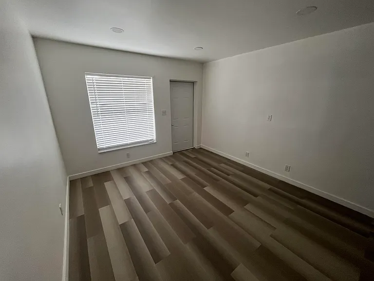 1019 SE 3rd St #3 — Photo 9