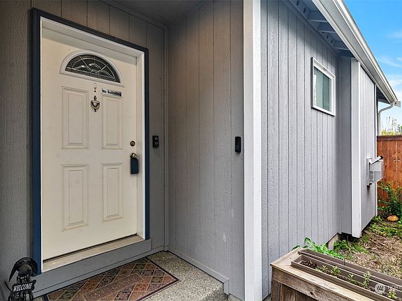 4th image of 5436 Glenmore Village Drive SE