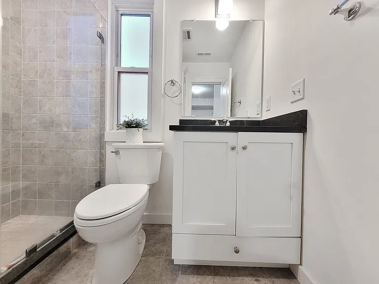 126-128 London St #1 — Photo 8
