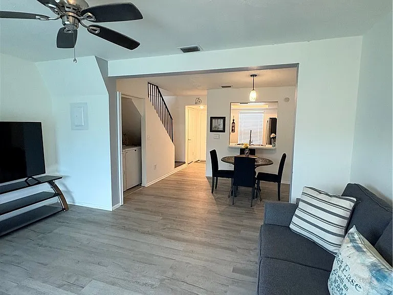 4520 SW 8th Pl #4 — Photo 3