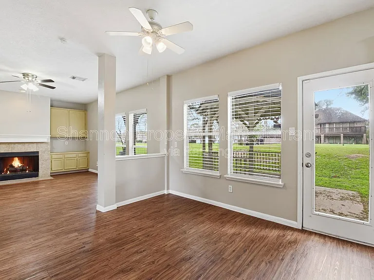 3327 Shady Glen Ln — Photo 6