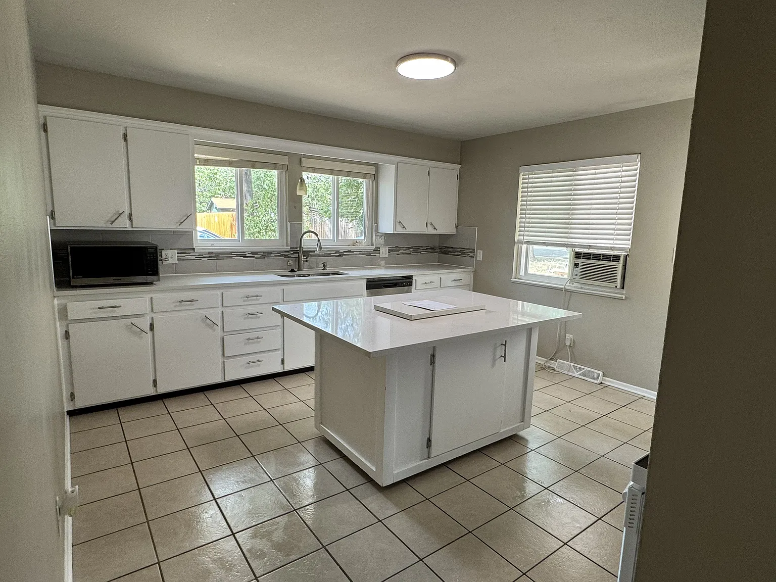 1716 Peterson St — Photo 4