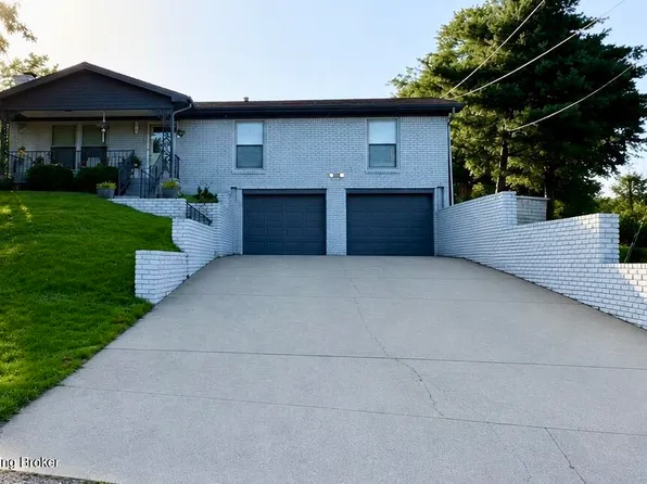 10204 Eve Dr, Louisville, KY 40272