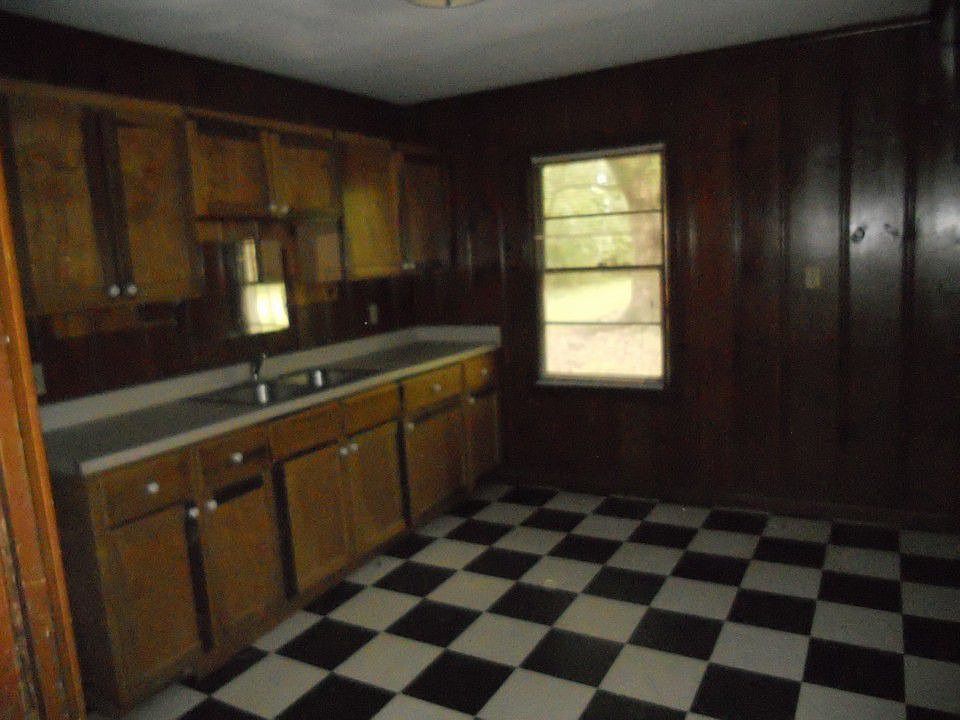 2nd image of 313 Franklin St