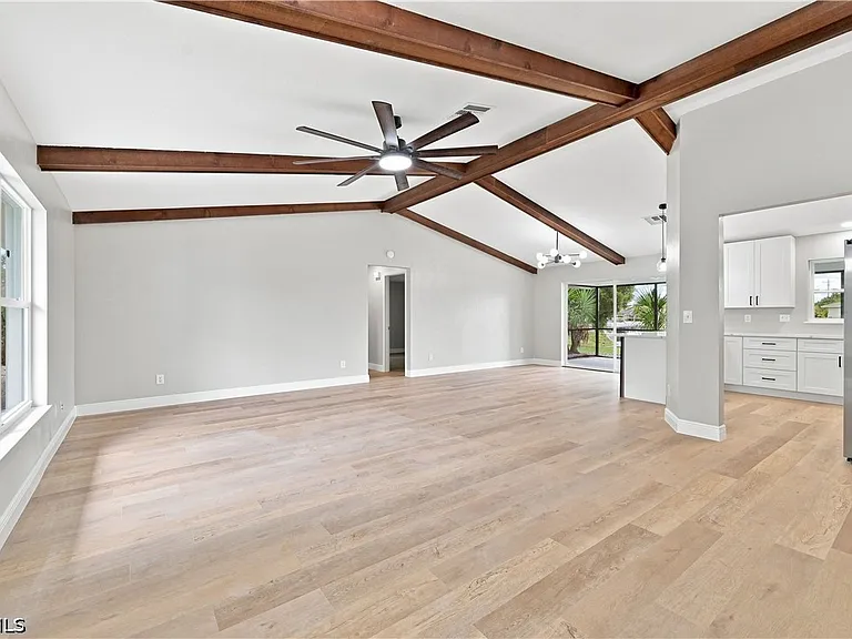 903 SE 20th Ct — Photo 13