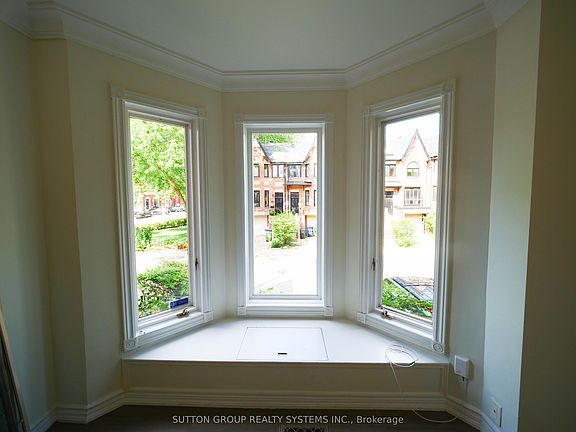 3rd image of 45 Soho Sq