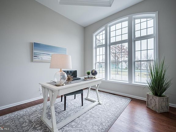 4th image of 307 Aster Cir