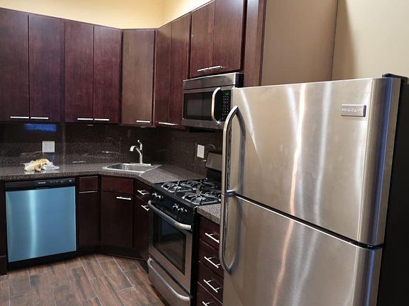 2nd image of 1353 N Ashland Ave #1
