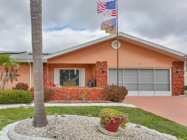 1511 Cloister Dr, Sun City Center, FL 33573