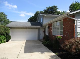 37466 Hunters Ridge Rd, Solon, OH 44139