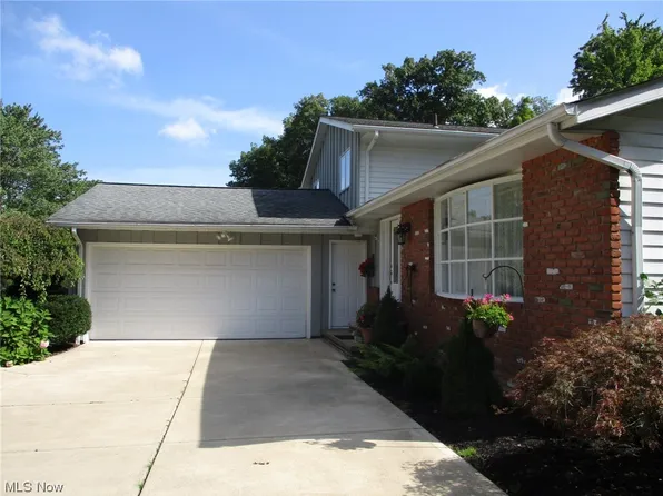 37466 Hunters Ridge Rd, Solon, OH 44139