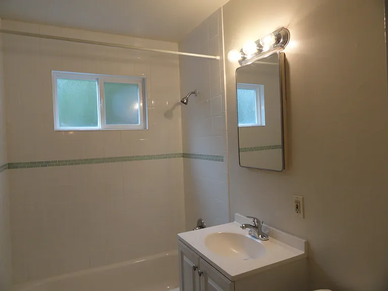 Marin Royal Apartments LLC — Photo 33