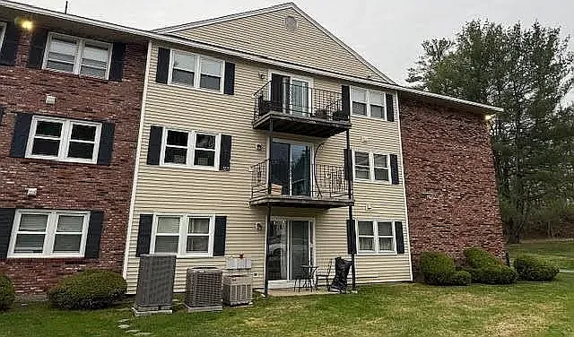2 bed, 1050 sqft, $1,980 — Photo 2