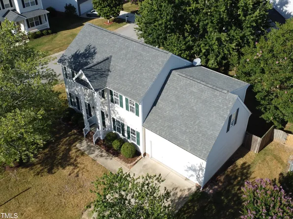 1000 Holly Meadow Dr, Holly Springs, NC 27540