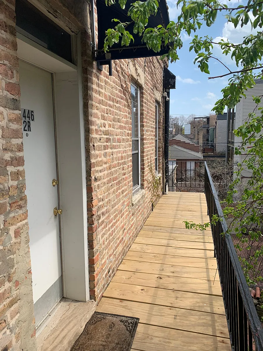 Building Photo - 1446 W Polk St #2R