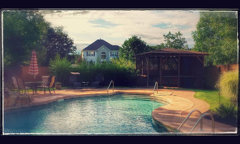 Pool and pool bar