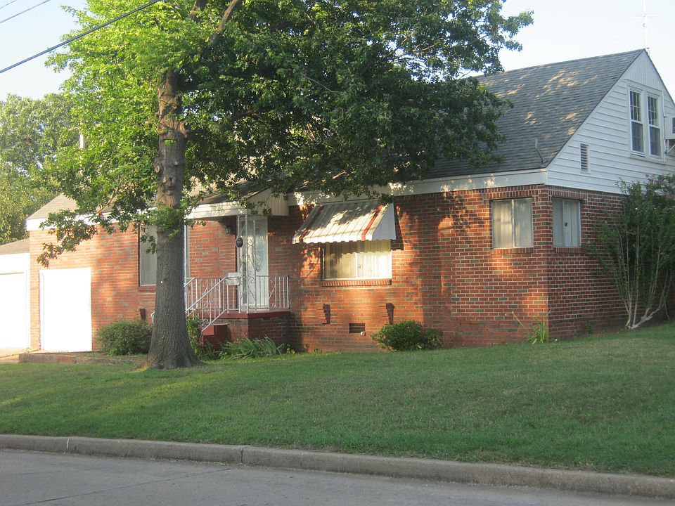 Corner lot, Full Brick