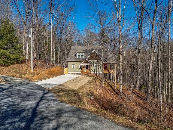 2nd image of 110 Crabapple Ct