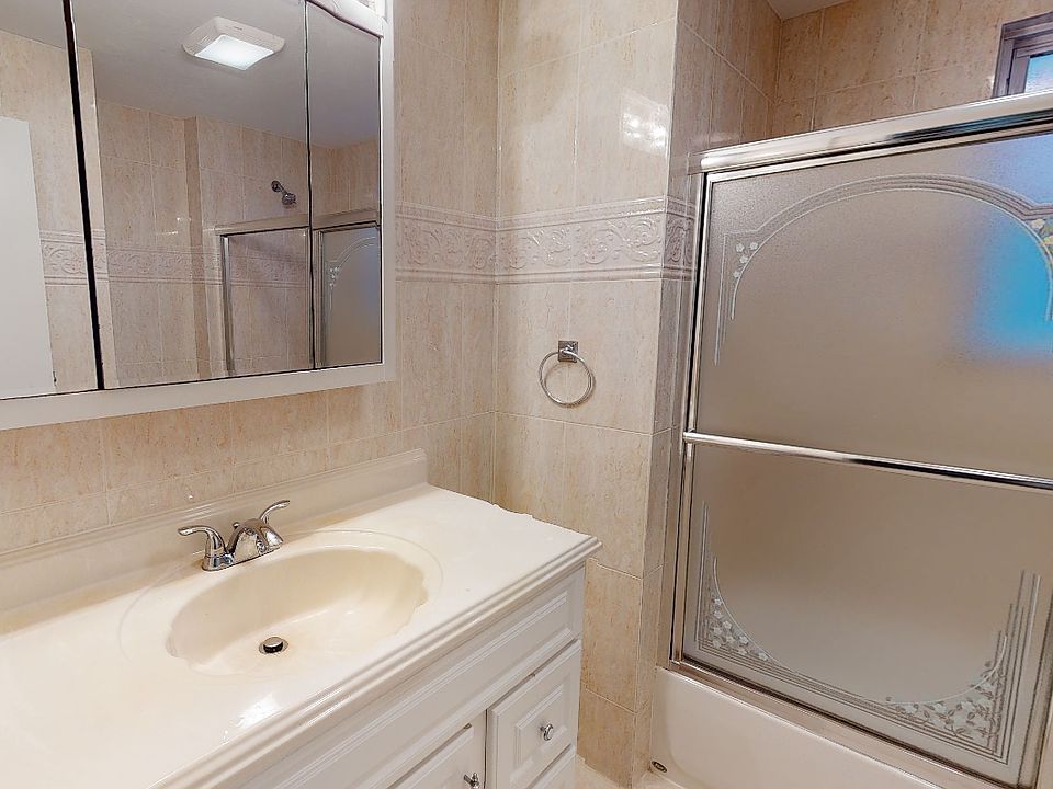 1-5 Edgar Terrace Bathroom